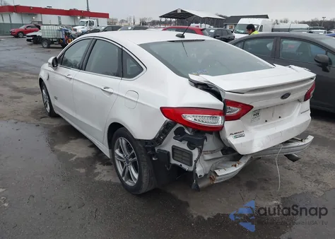 2015 Ford Fusion Energi Titanium z USA, uszkodzony, nr VIN 3FA6P0SU8FR242474